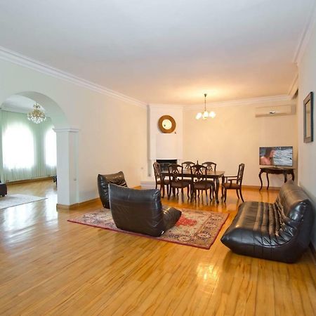 Apartment on Gorgiladze 25 Batoemi Buitenkant foto