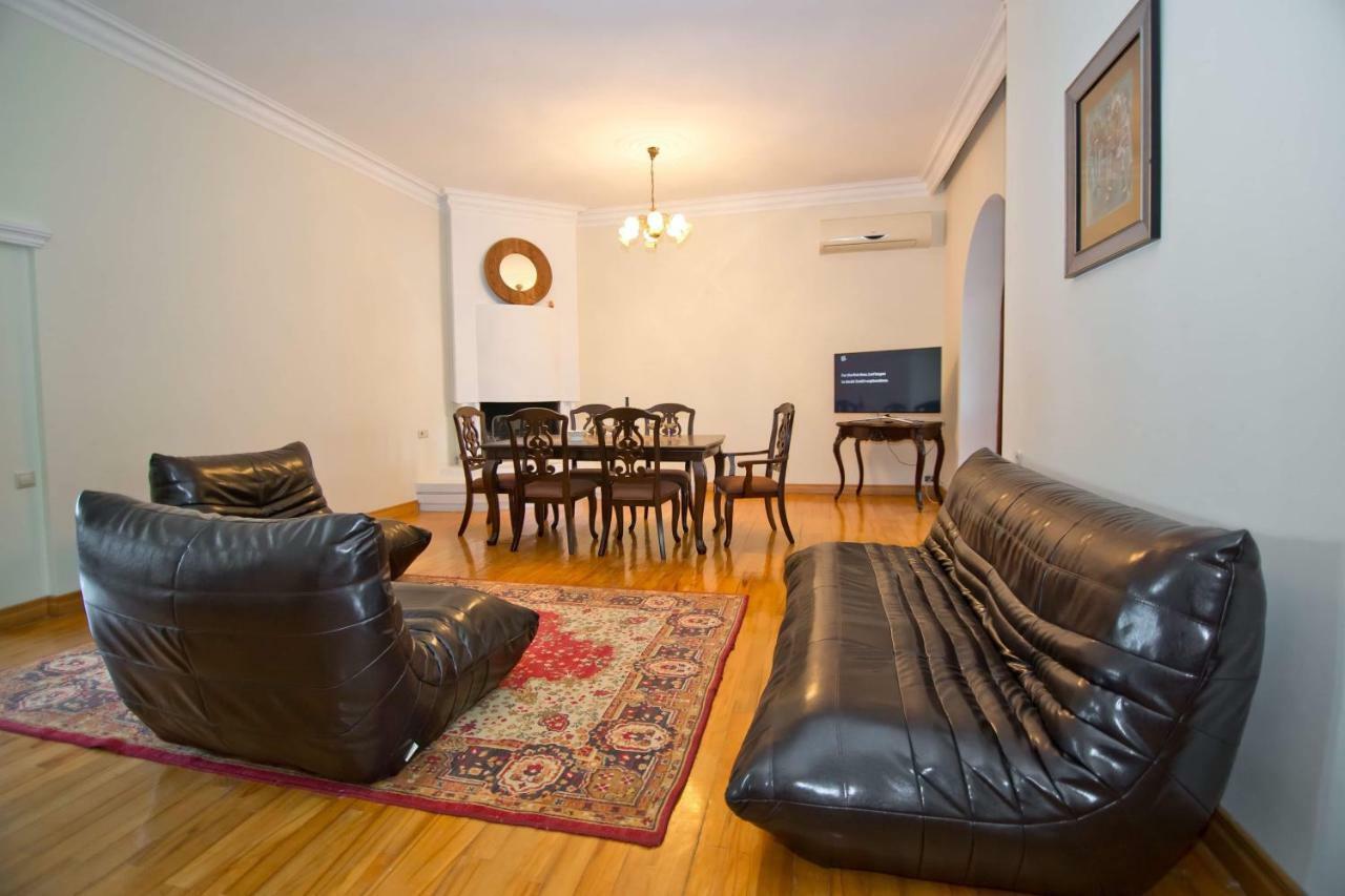 Apartment on Gorgiladze 25 Batoemi Buitenkant foto