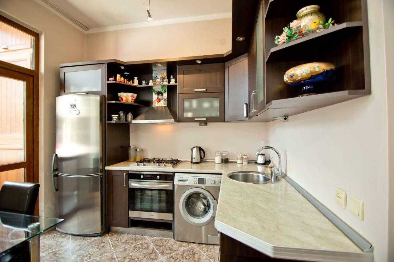 Apartment on Gorgiladze 25 Batoemi Buitenkant foto