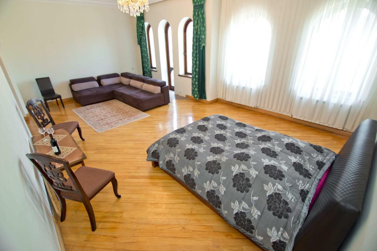 Apartment on Gorgiladze 25 Batoemi Buitenkant foto