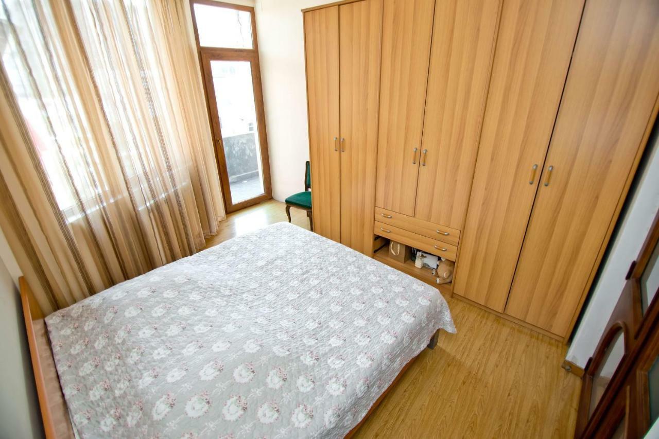 Apartment on Gorgiladze 25 Batoemi Buitenkant foto