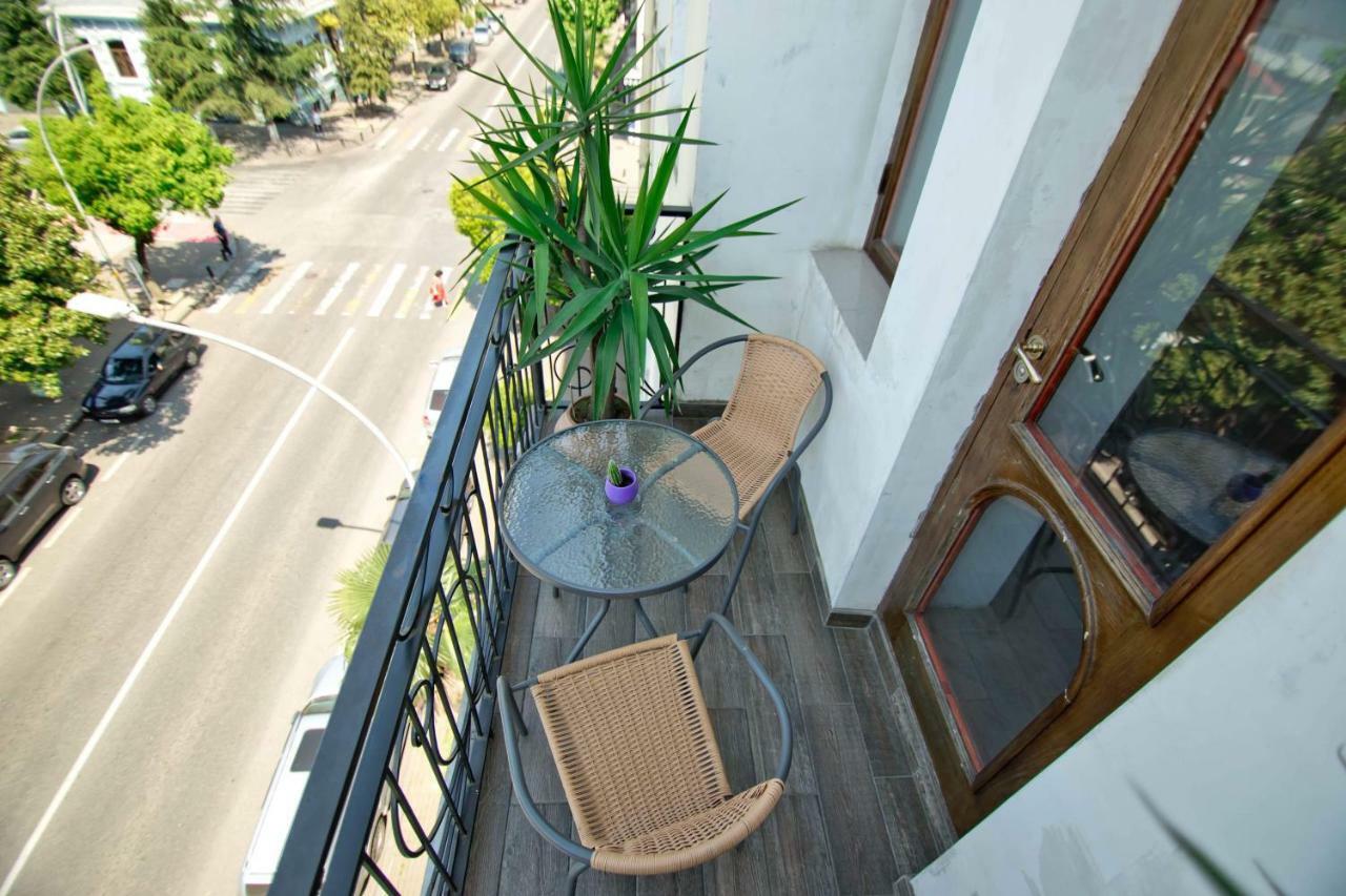 Apartment on Gorgiladze 25 Batoemi Buitenkant foto
