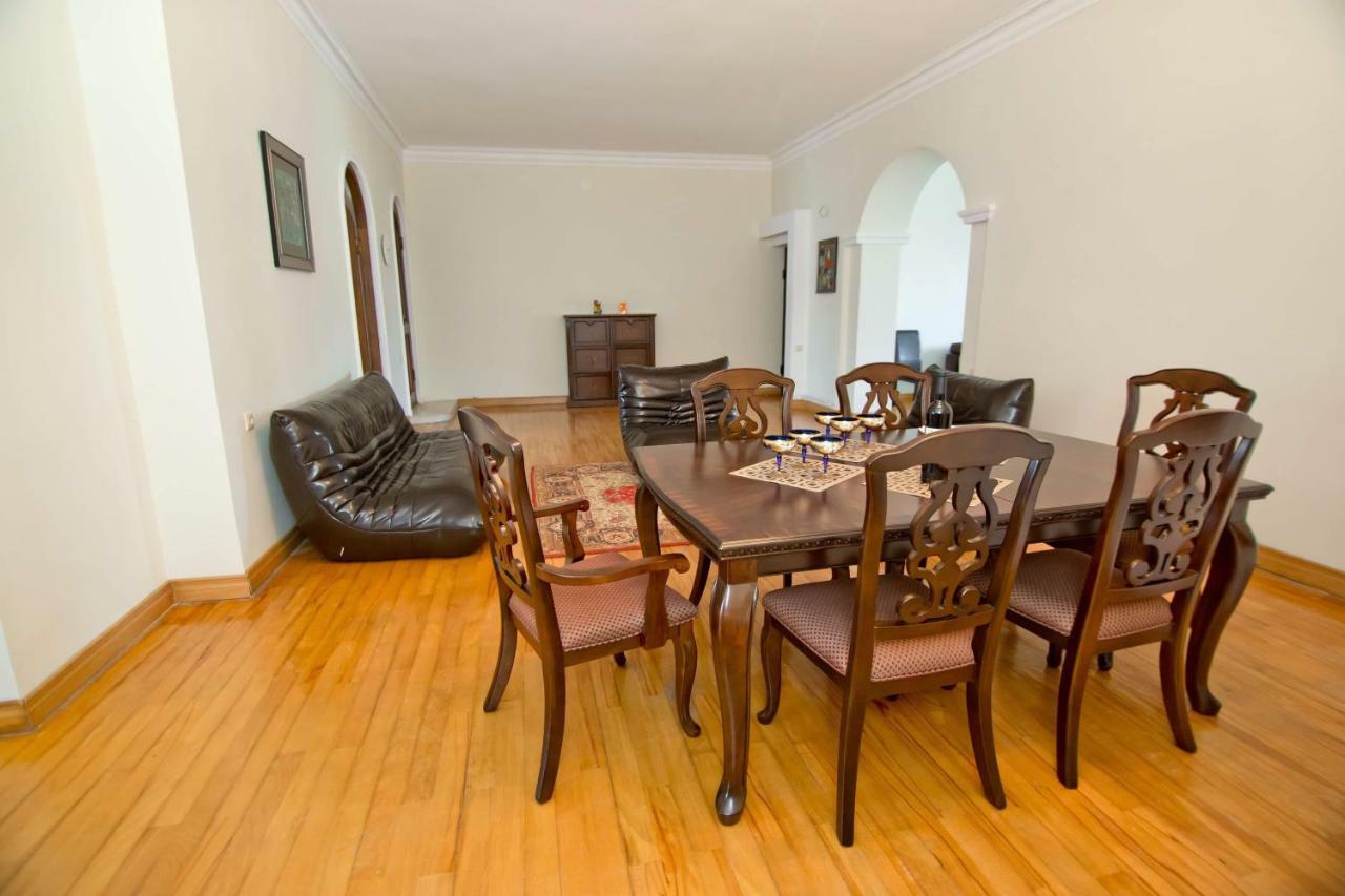 Apartment on Gorgiladze 25 Batoemi Buitenkant foto